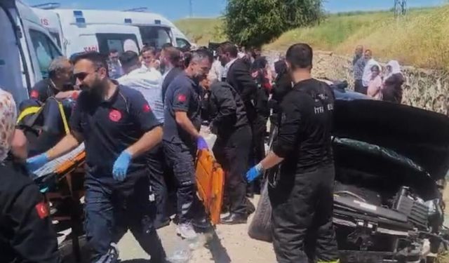 Kontrolden Çıkan Araç Duvara Çarptı: 5 Kişi Yaralandı