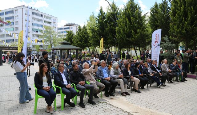 Diyarbakır’da Kelimeler Buluştu: Kitap Günleri Başladı- Eş başkanlar Ekin ve Tanrıkulu’da katıldı