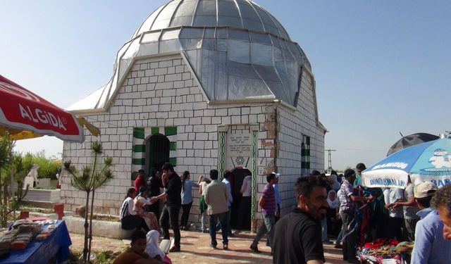 Şeyh Abdurrahman Aktepe Türbesi’ne Ziyaretçi Akını