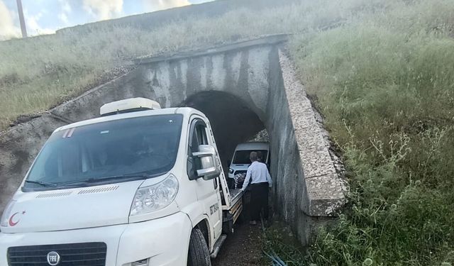 Sağanak Faciası Kıl Payı Atlatıldı: Minibüsteki Aile Kurtarıldı
