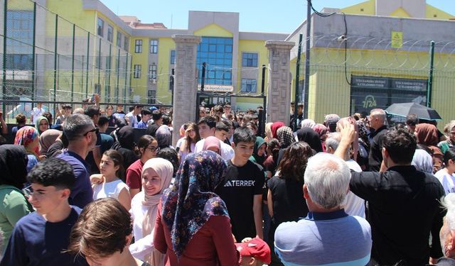 Diyarbakırlı Öğrenciler LGS'yi Değerlendirdi:Matematik soruları belirleyiciydi