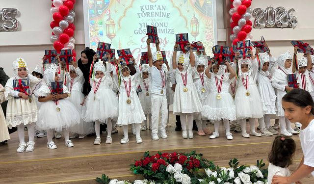 Minik Kalpler Kur’an Sevgisiyle Buluştu: Ayşe Ana Kur’an Kursu’nda Duygu Dolu Mezuniyet