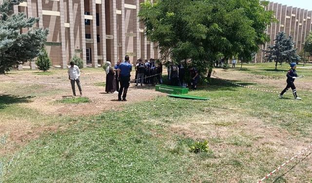 27 Yaşındaki Genç Parkta Ölü Bulundu