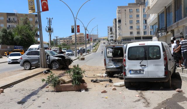Dört Aracın Karıştığı Zincirleme Kazada 4 Kişi Yaralandı