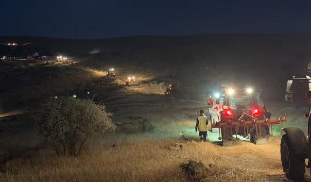 Arazi Yangını İtfaiye ve Çiftçilerin Müdahalesiyle Kontrol Altına Alındı