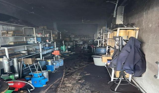 Diyarbakır'da Çıkan Yangında Bir İş Yeri Küle Döndü
