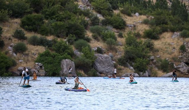 Doğa Harikası Takoran Vadisi Şimdi de SUP Sporcularının Gözdesi Oldu