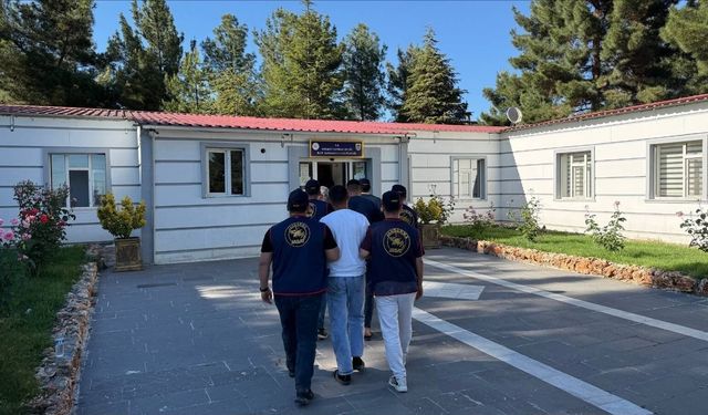 Diyarbakır'da JASAT Operasyonu: Haklarında Hapis Cezası Bulunan 152 Firari Yakalandı