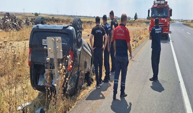 Hafif Ticari Araç Takla Attı, 2 Kişi Hastanelik Oldu