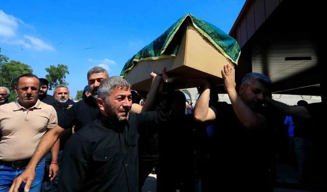 Bir mezarda iki acı: Baba ve 9 aylık oğlu aynı mezarda yan yana toprağa verildi