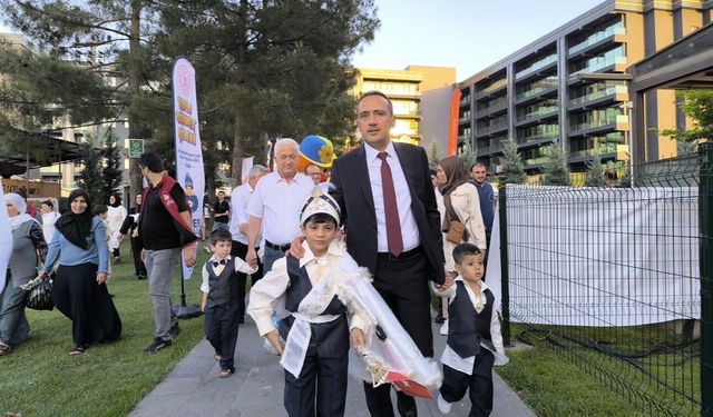 530 Yıllık Vakıf Geleneği Diyarbakır'da Yeniden Hayat Buldu: 30 Çocuk İçin Sünnet Şöleni Düzenlendi