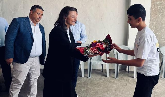 MEB Genel Müdürü Durna, Okul Saldırısından Etkilenen Öğrenci Ve Öğretmenleri Ziyarette Bulundu
