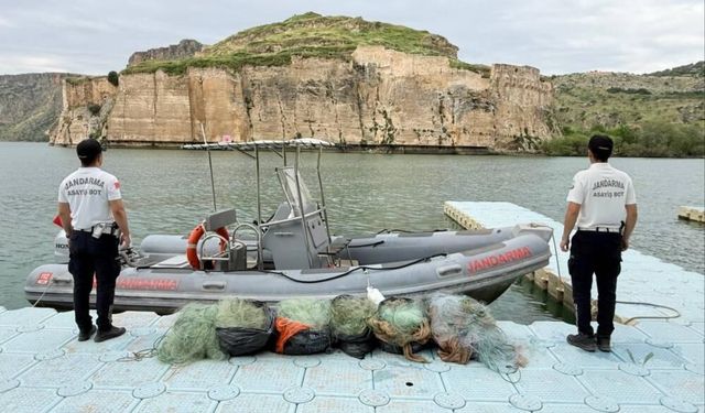 Nehirde Ağ ile Avlanma Yasağına Uymayan 3 Kişi Yakalandı