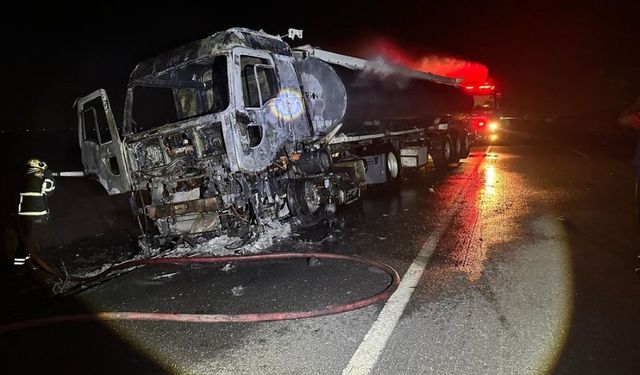Yakıt Tankerinde Çıkan Yangın İtfaiye Ekiplerince Söndürüldü