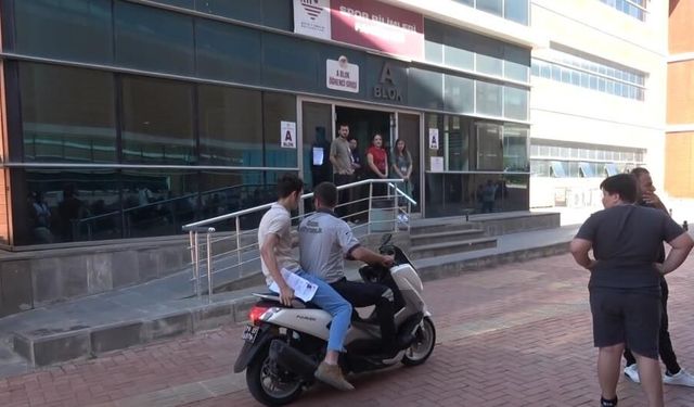 YKS’ye Saniyeler Kala Yetişti: Güvenlik Görevlisi Motosikletiyle Yardıma Koştu