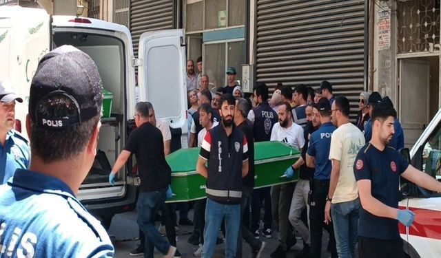 Cezaevinden izinli çıktı, Boşandığı Eski Eşini Bıçaklayarak Öldürüp Yaşamına Son Verdi