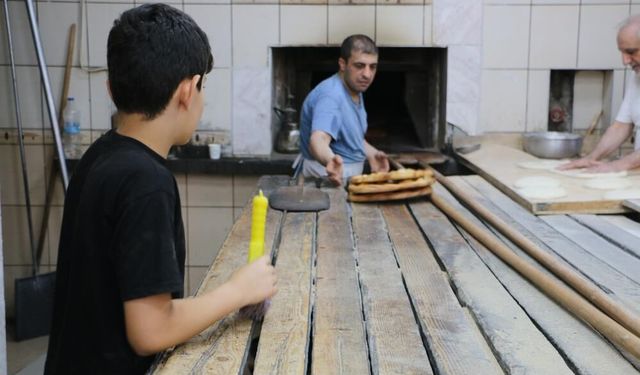 Diyarbakır’da Cehennem Sıcağı: Fırın Ustalarının 60 Derecelik Ekmek Mücadelesi!