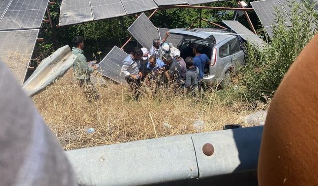 Devrilen Otomobil Uçuruma Düşmeden Durdu, 3 Kişi Yaralandı