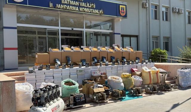 Jandarma Ekipleri Düğmeye Bastı: Çok Sayıda Kaçak Malzeme ve Makaron Yakalandı