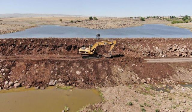 Karacadağ'daki gölet hızla onarıldı, bölgeye can suyu oldu