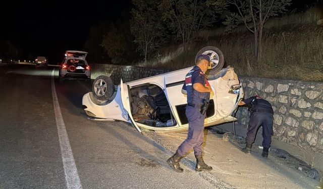 İstinat Duvarına Çarpan Otomobil Takla Attı: 2 Yaralı