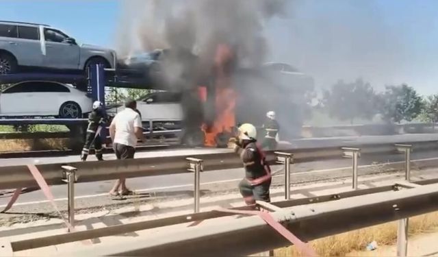 Sıfır Araç Taşıyan Tır Alev Aldı: Patlama Anları Paniğe Yol Açtı