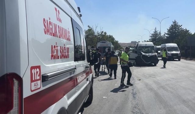 İşçi Servisinin Tıra Arkadan Çarptığı Kazada Can Pazarı: 11 İşçi Yaralı