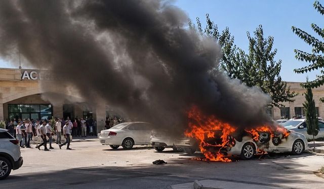 Hastane Otoparkında Korku Dolu Anlar: Otomobil Alev Alev Yandı!