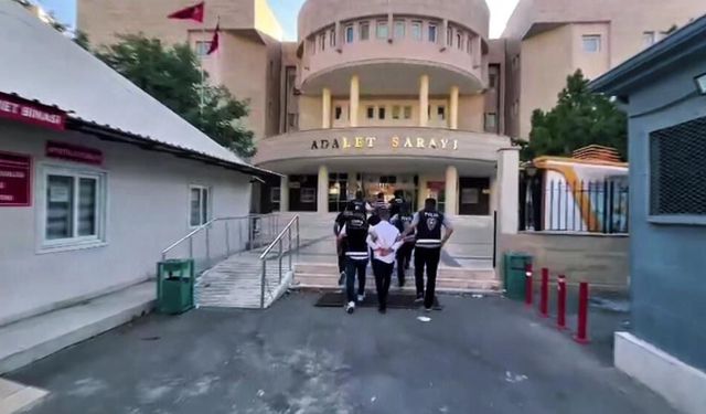 Kendilerini Kamu Görevlisi Olarak Tanıtan 3 Kişi Tutuklandı