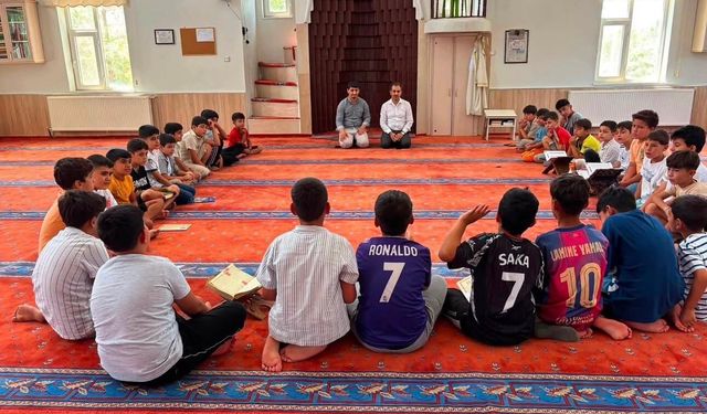 İlçe Müftüsü Polatoğlu’ndan Tepe Mahallesi’ndeki Yaz Kur’an Kurslarına Anlamlı Ziyaret