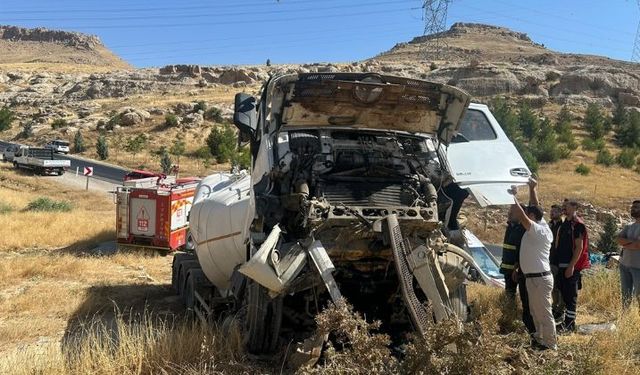 Kontrolden Çıkan Tanker Kayalıklara Çarptı: Sürücü Yaralı