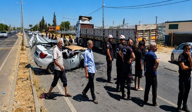 Otomobil TIR'a Arkadan Çarptı: Sürücü Ağır Yaralandı