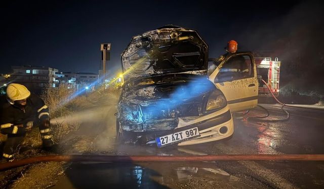 Seyir Halindeki Otomobil Alev Alarak Yandı