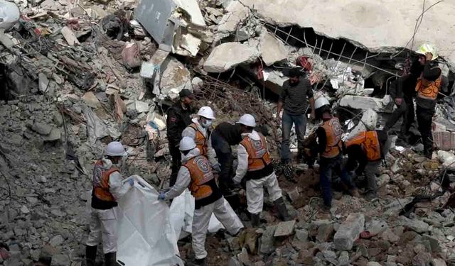 Gazze'de yıkılan 20 evin enkazından 233 şehidin naaşı çıkarıldı