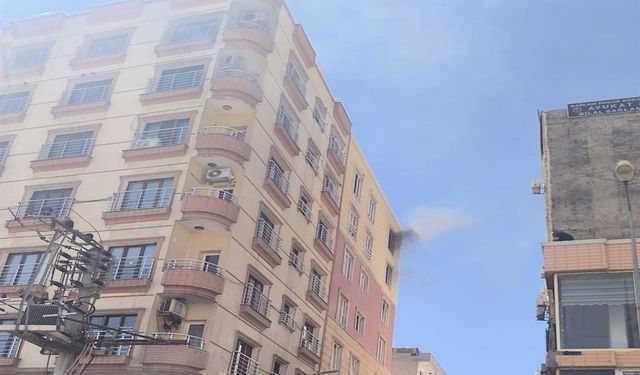 6 Katlı Binaların Son Katında Çıkan Yangın Söndürüldü