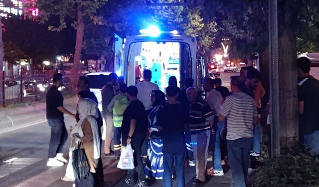 Yaya Geçidinde İki Aracın Çarptığı Genç Kız Yaralandı
