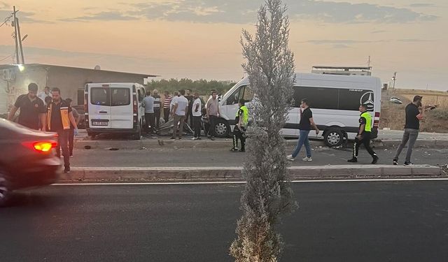 Batman’da minibüsler çarpıştı: 9 kişi yaralandı