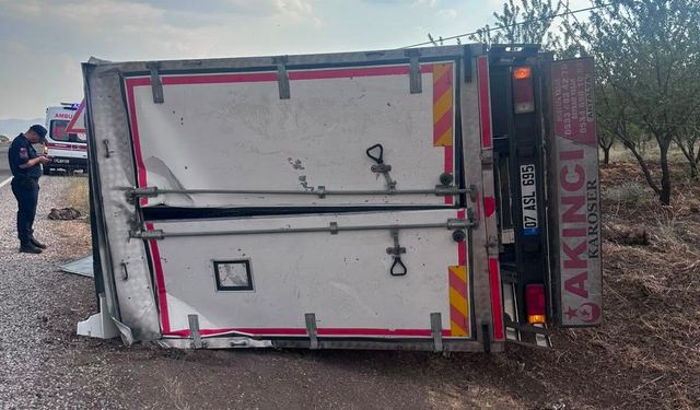 Gölbaşı’nda kontrolden çıkan kamyon devrildi: 1 yaralı