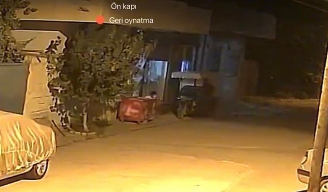 Maskeli şüpheli, oturan gencin telefonunu alıp kaçtı
