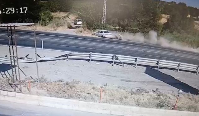 Virajı Alamayan Otomobil Şarampole Devrildi: 2 Yaralı