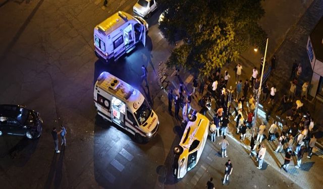 Diyarbakır'da İki Aracın Çarpışması Sonucu 3 Kişi Yaralandı