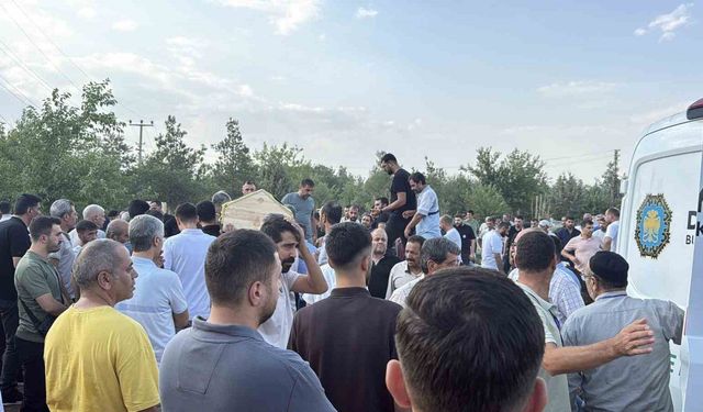 Lice’de yürek yakan veda: 5 kardeş ve 2 yeğen yan yana toprağa verildi