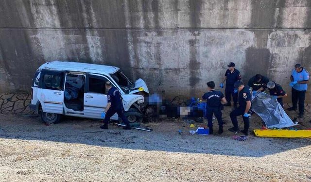 Kontrolden Çıkan Araç Köprüden Şarampole Uçtu: 2 Ölü!