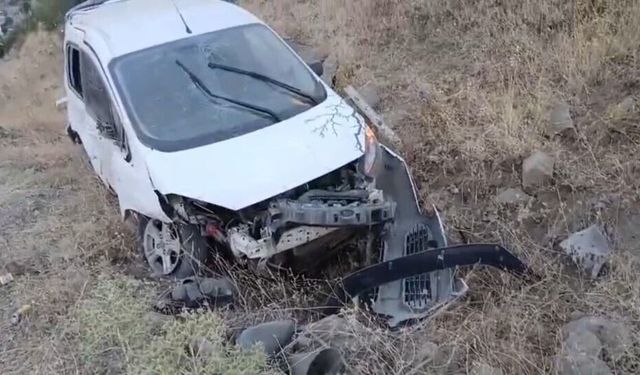 Kontrolden Çıkan Hafif Ticari Araç Takla Attı: Sürücü Yaralandı