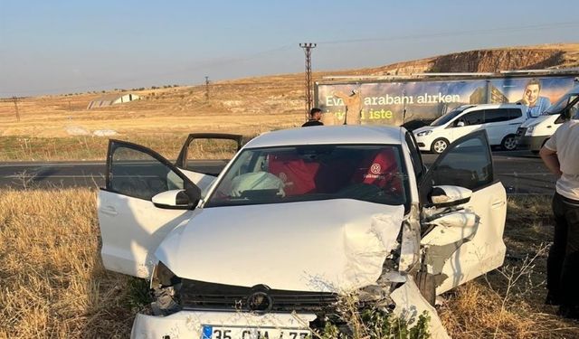Mardin’de İki Otomobil Çarpıştı: 3 Yaralı