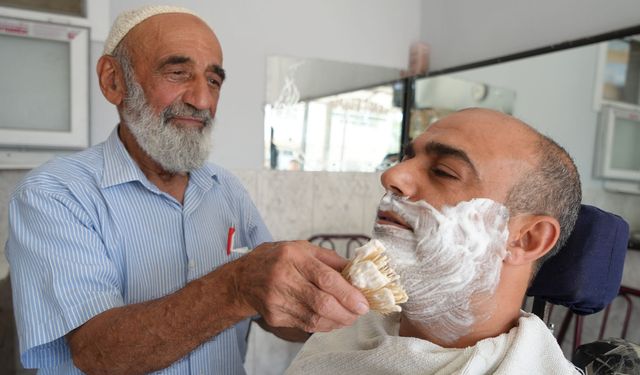 11 yaşında eline aldığı makası 65 yıldır bırakmadı
