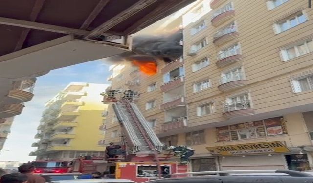 Akşam Saatlerinde Çıkan Yangın Daireyi Kullanılamaz Hale Getirdi