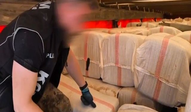 Samanların Arasına Gizlenmiş Binlerce Kaçak Ürün Ele Geçirildi