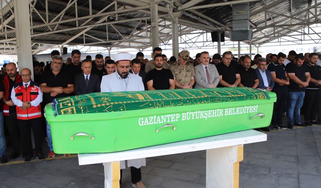 Gemide hayatını kaybeden Balyemez toprağa verildi