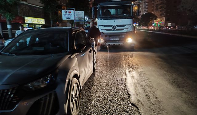 Çevre yolunda beton mikseri ile otomobil çarpıştı